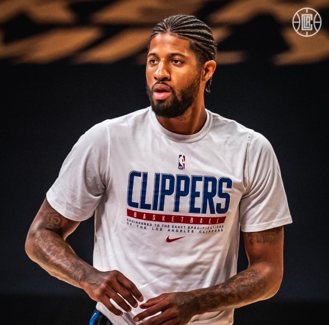 广东队完胜快船,浓眉哥点燃赛场 广东队完胜快船,浓眉哥点燃赛场