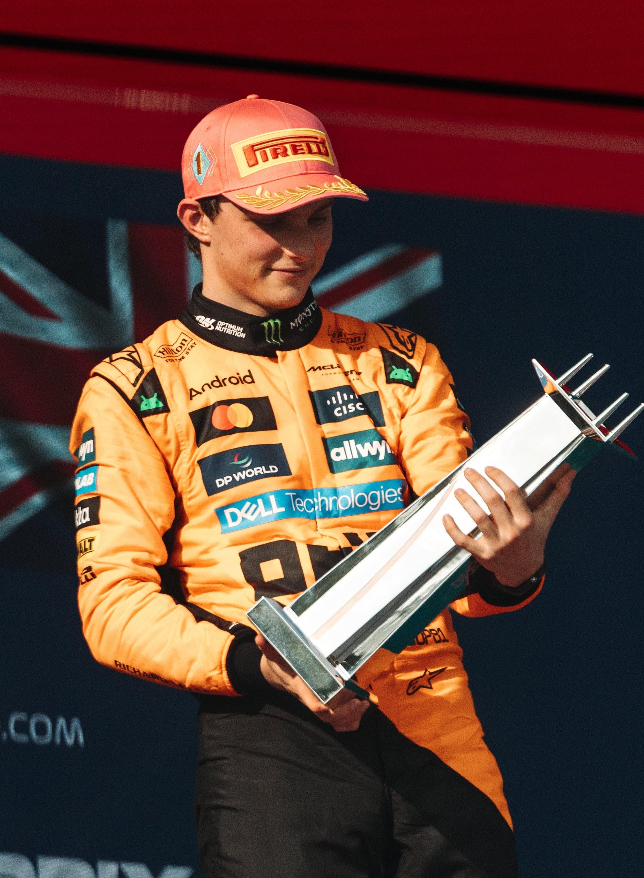 迈凯伦鏖战梅赛德斯，周冠宇刷新纪录