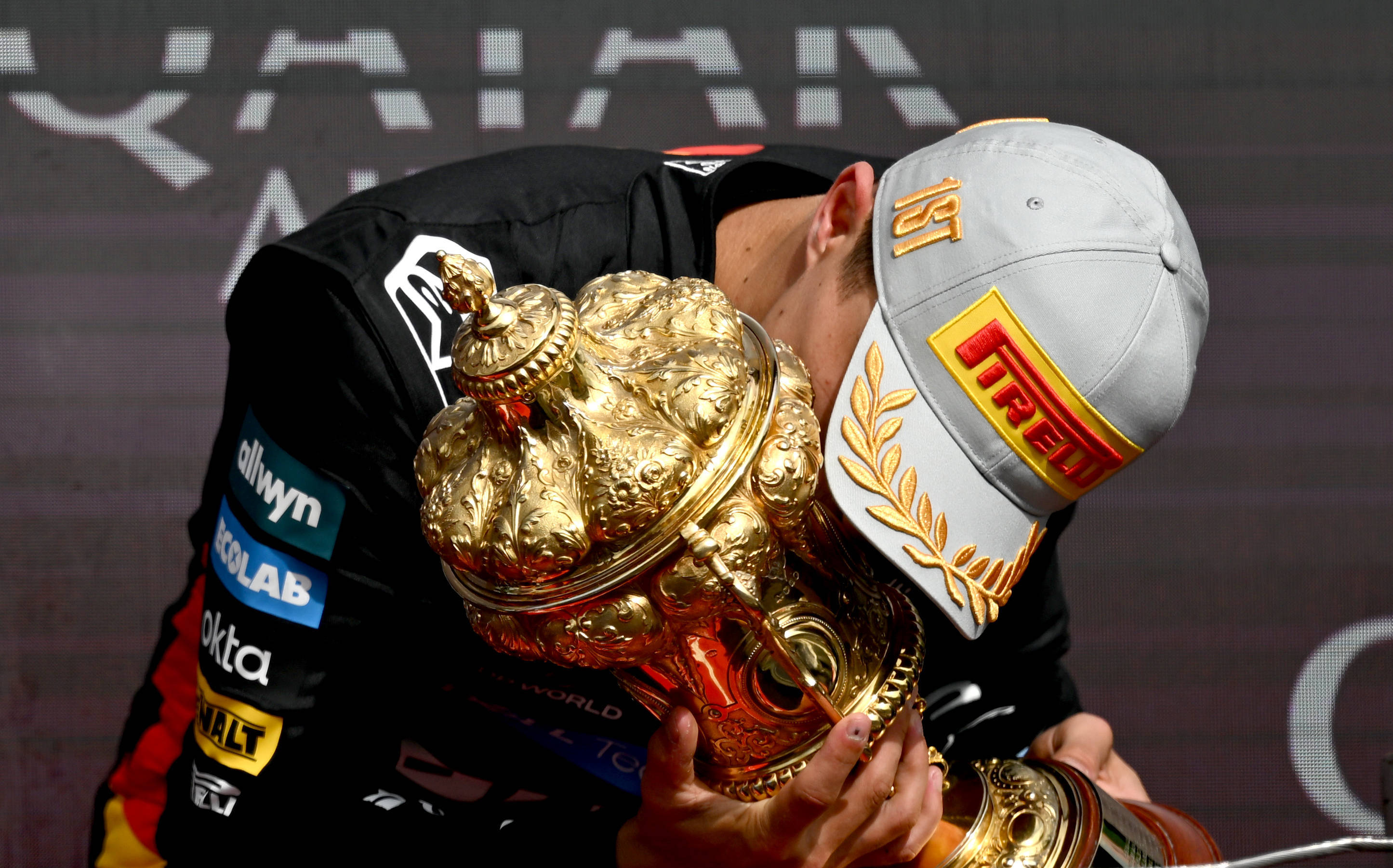 索伯车队翻盘雷诺车队，诺里斯带队取胜