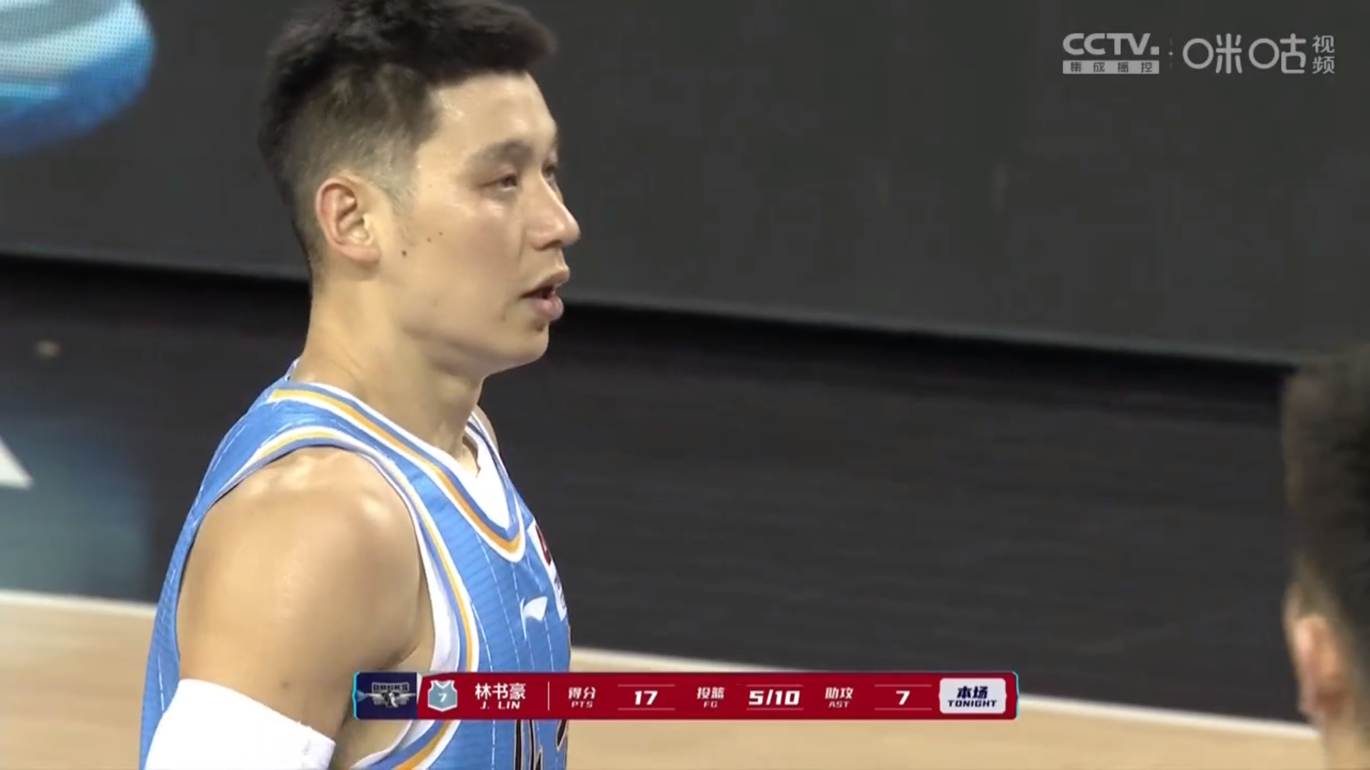 EG逆转FNC,Xiaohu三分雨点燃全场 EG逆转FNC,Xiaohu三分雨点燃全场