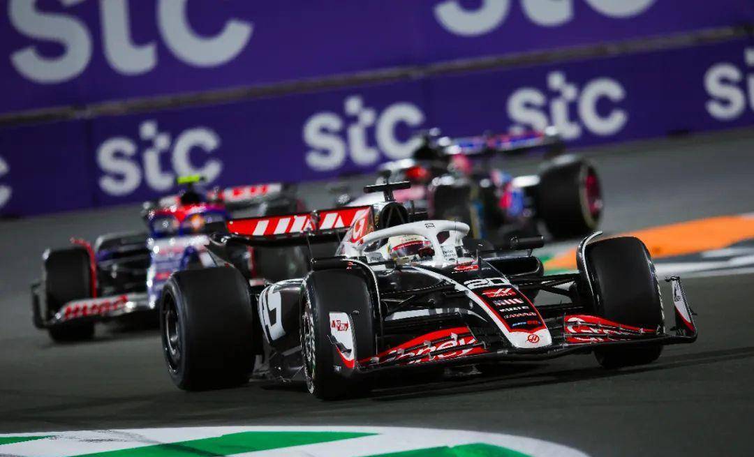 雷诺车队力克哈斯车队，拉塞尔惊艳四座