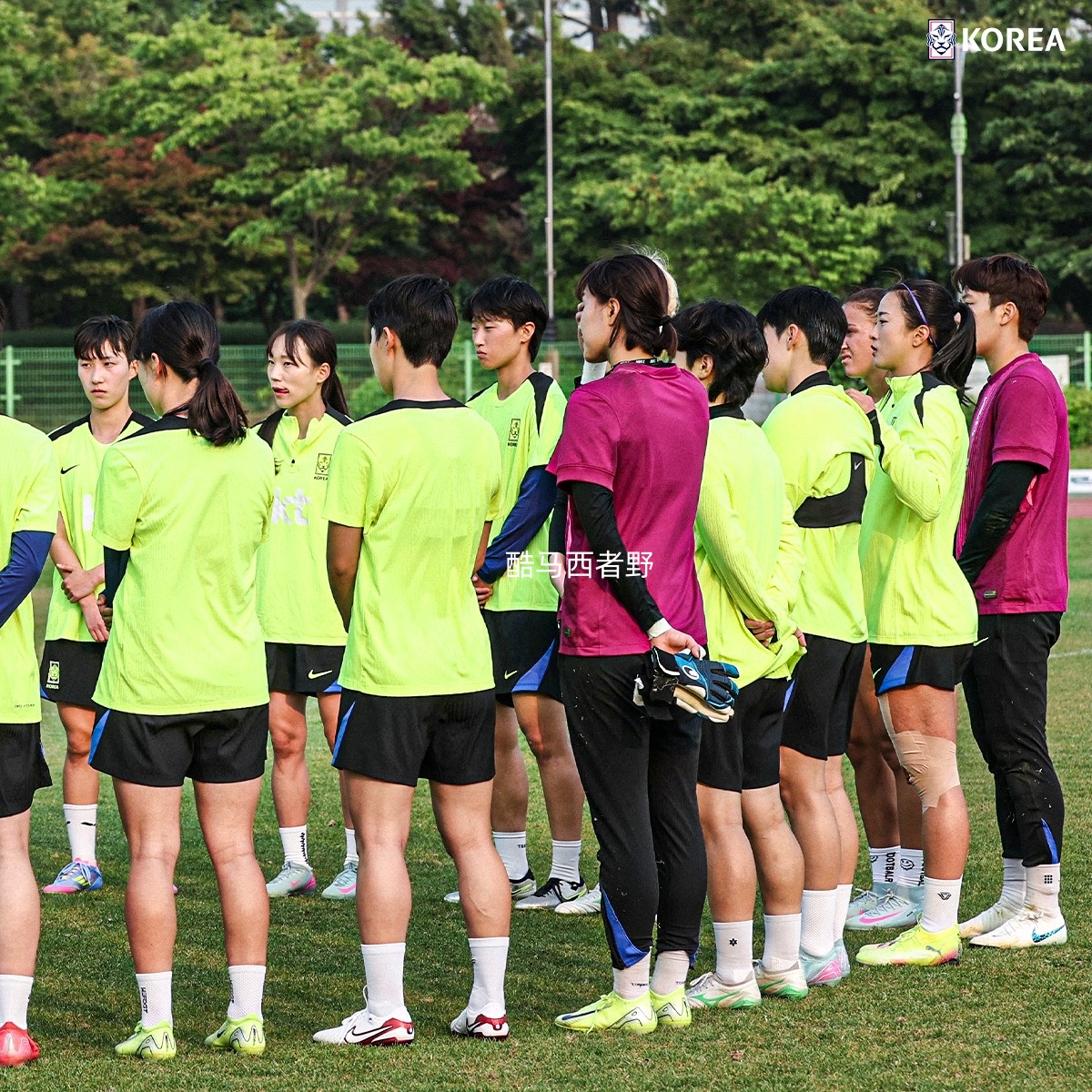 足球联赛女子团队进入季后赛