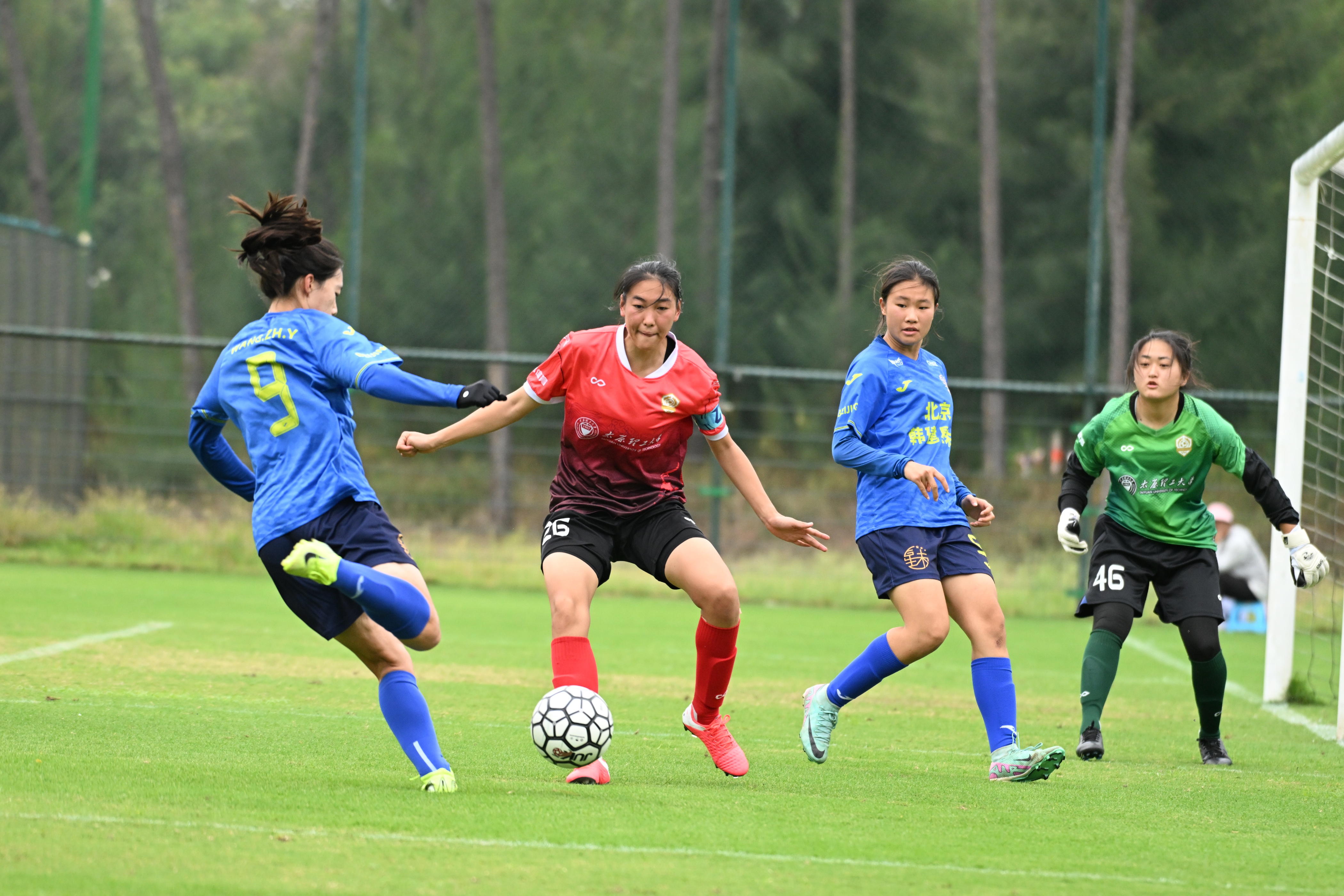 足球联赛女子团队进入季后赛