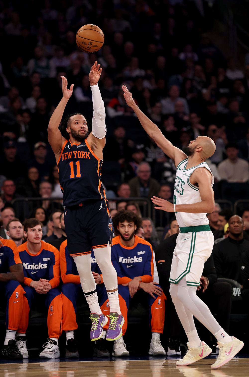 尼克斯横扫广州队，塔图姆带队取胜