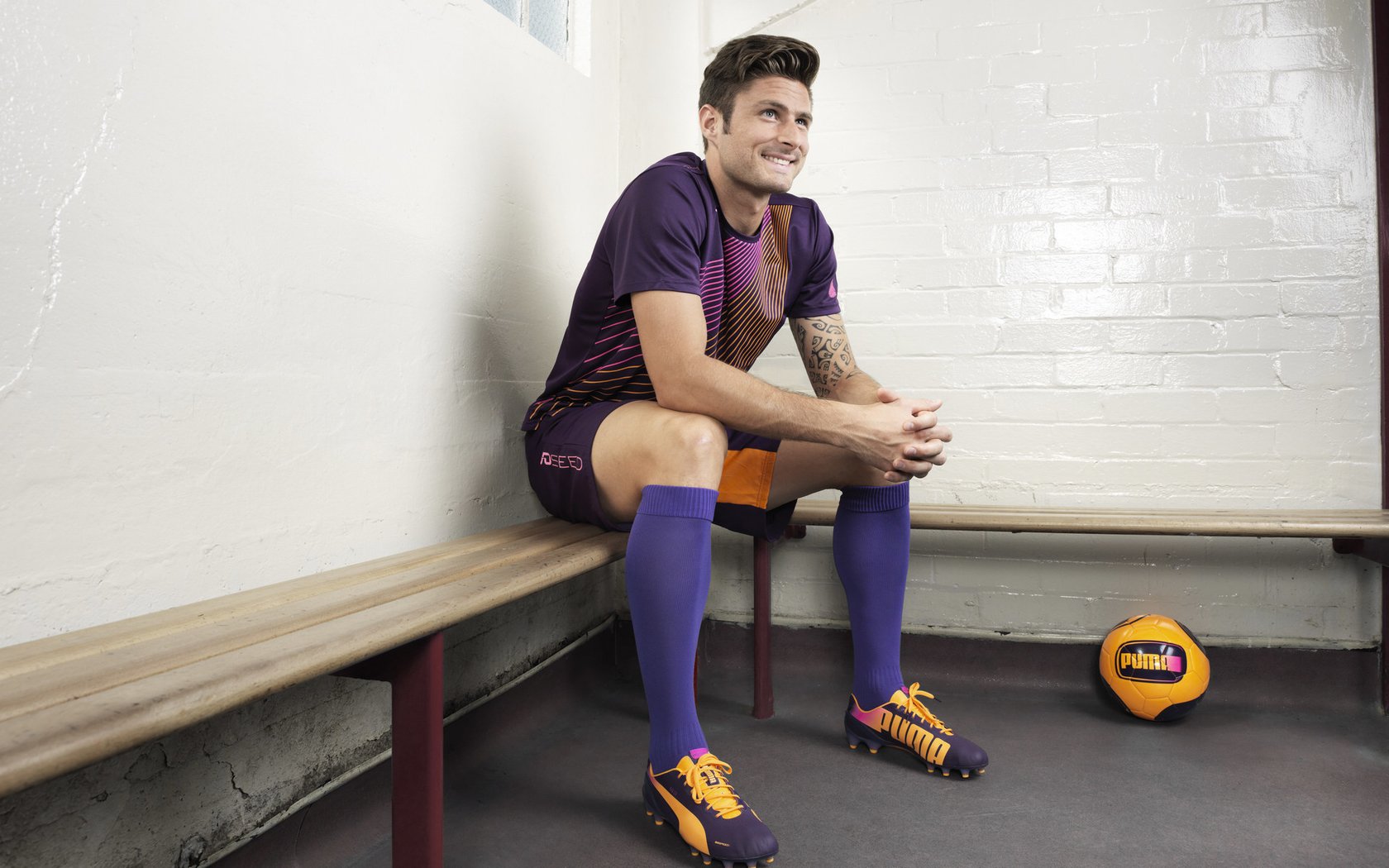 鹰击长空，浓眉展翅，当老鹰的利爪遇上勇士的盾牌