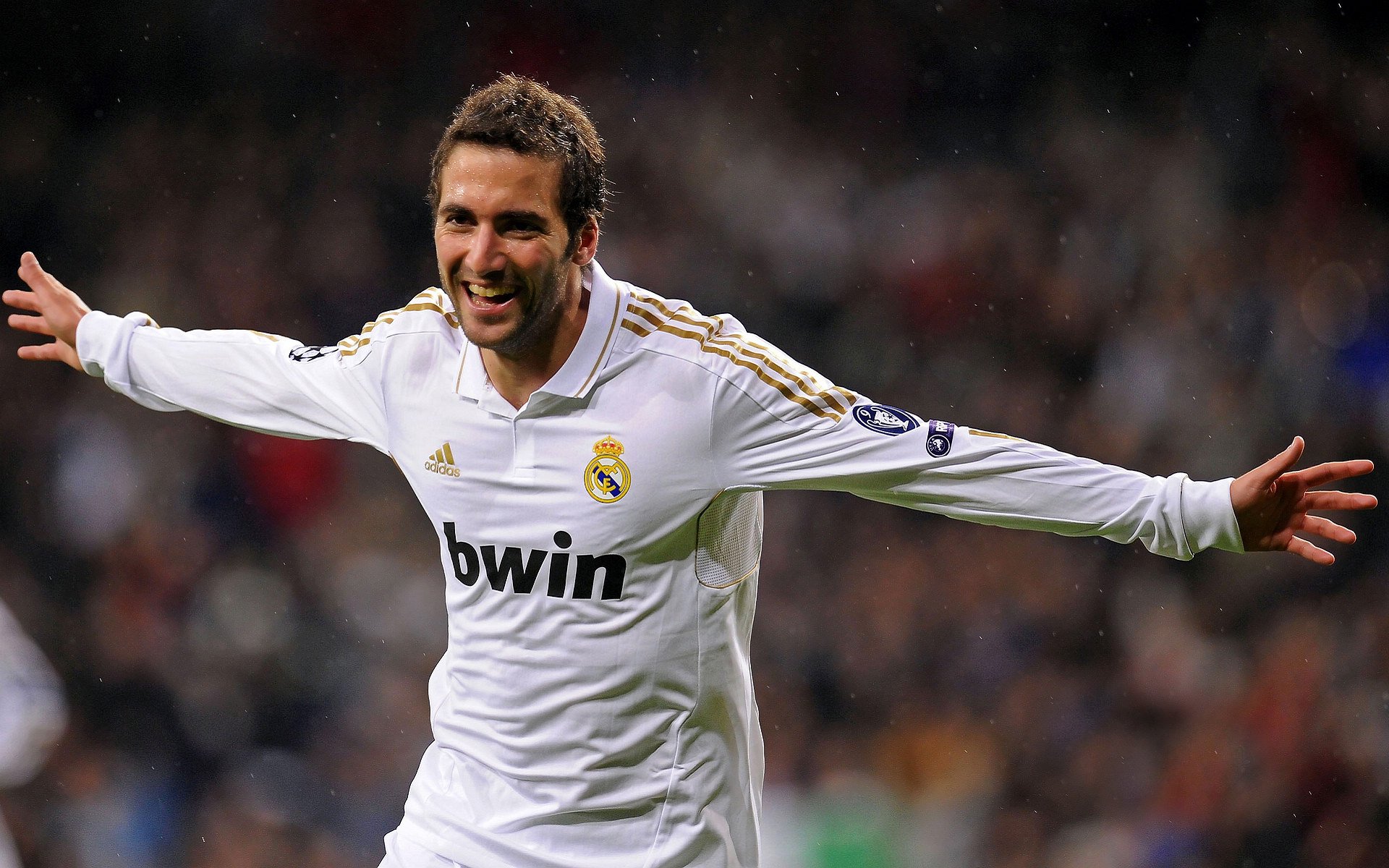 当亚平宁的绿茵风暴遇见威尔士红龙的怒吼，一场跨越时空的足球对话