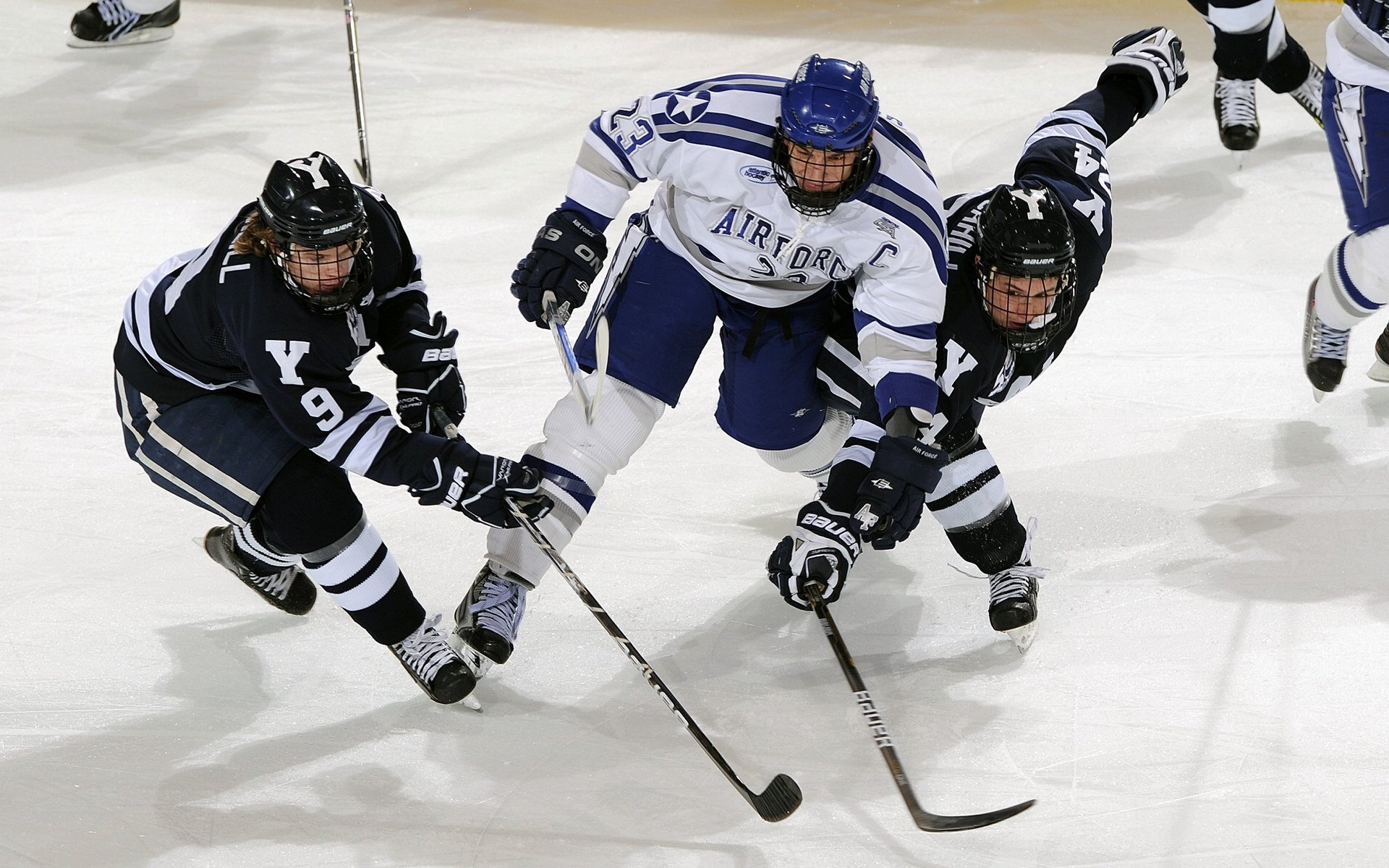 童话再现，丹麦队碾压法国队，石宇奇关键制胜书写羽坛新章
