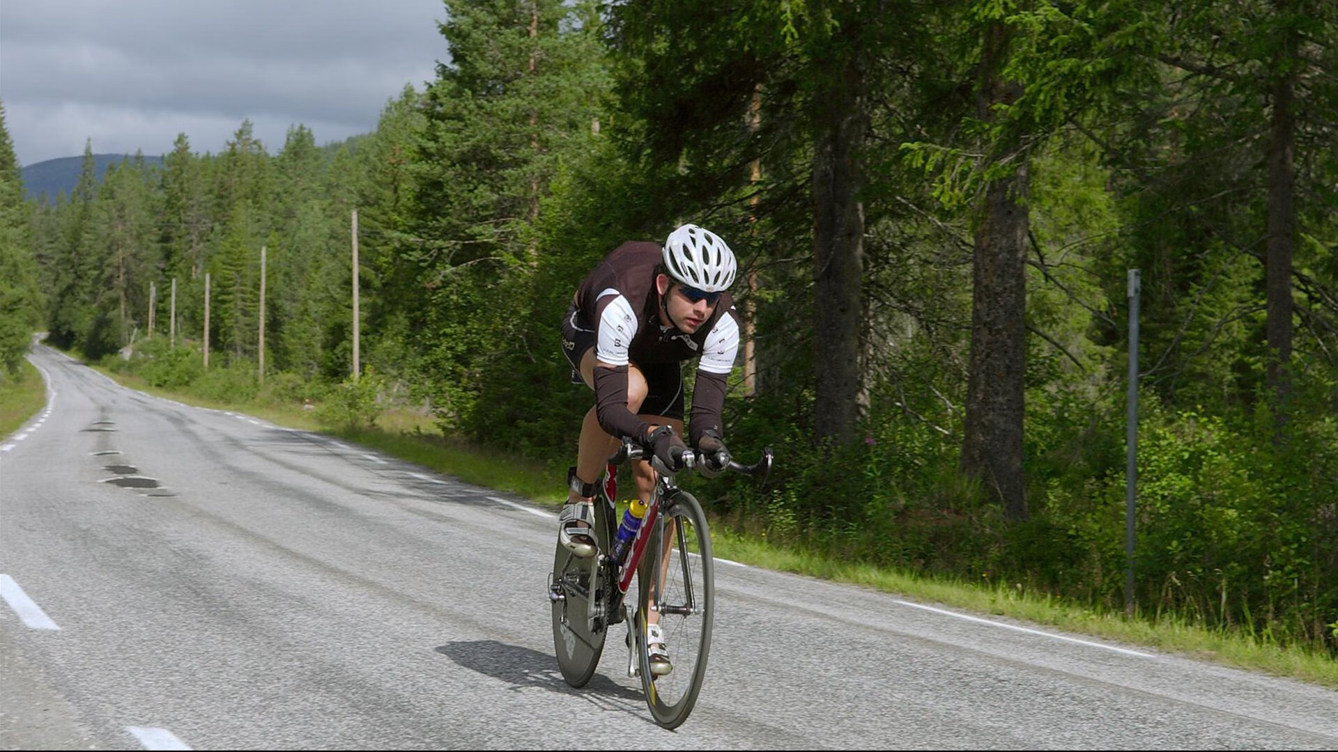 巴黎惊雷,许昕神球定乾坤,中国队横扫法国队展现乒乓王者风范
